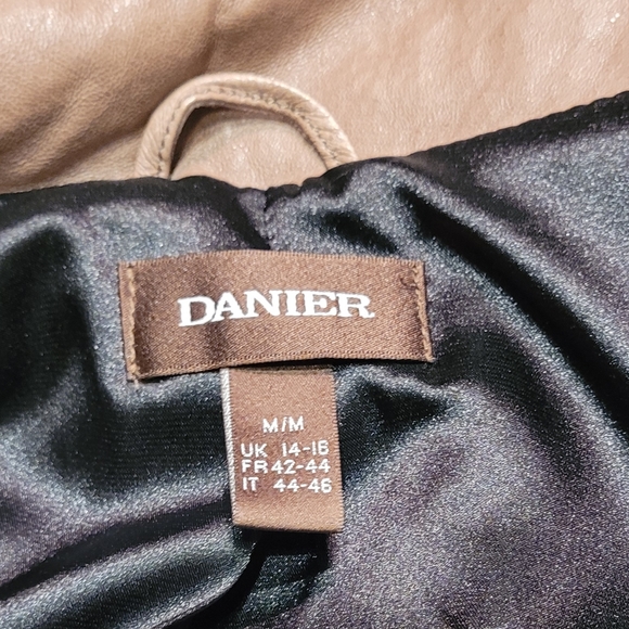 Danier taupe leather coat with under jacket liner size M like new - Picture 7 of 14